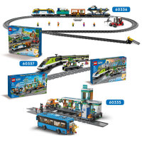 LEGO® 60337 City Personen-Schnellzug, Set mit ferngesteuertem Zug mit Scheinwerfern, 2 Wagen und 24 Schienen-Elementen, Eisenbahn-Spielzeug